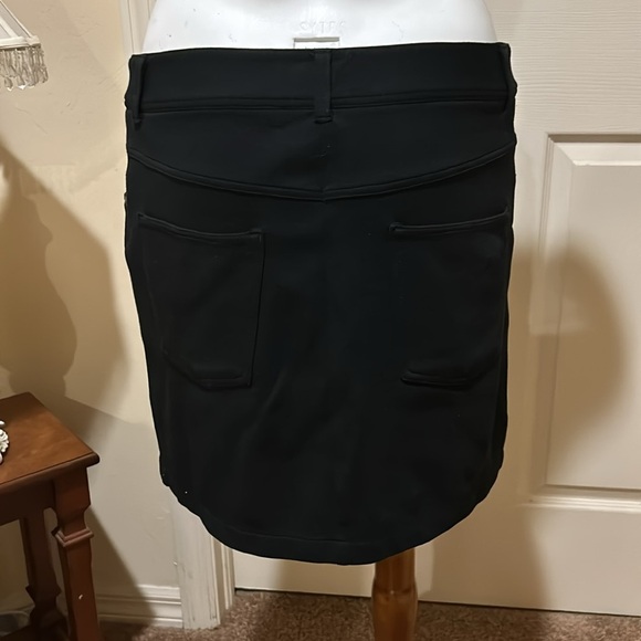 Lacoste Women’s Black Skirt. Size 40/Medium stretch - Picture 4 of 9